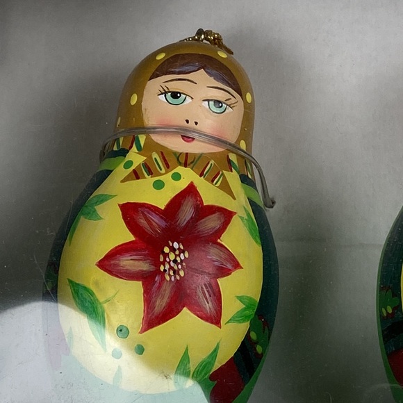 Vintage boxed set of 3 wooden Matryoshka 🪆 Doll Ornaments Christmas poinsettia - Picture 3 of 10